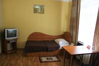Отель Hotel Maria Кропивницкий Двухместный номер с 2 отдельными кроватями-1